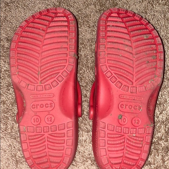 red crocs! - Picture 2 of 4